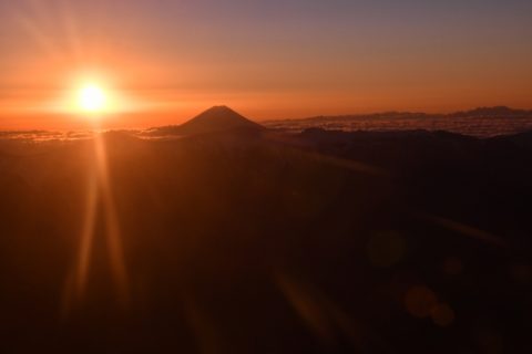「高市旋風」の歴史的勝利。